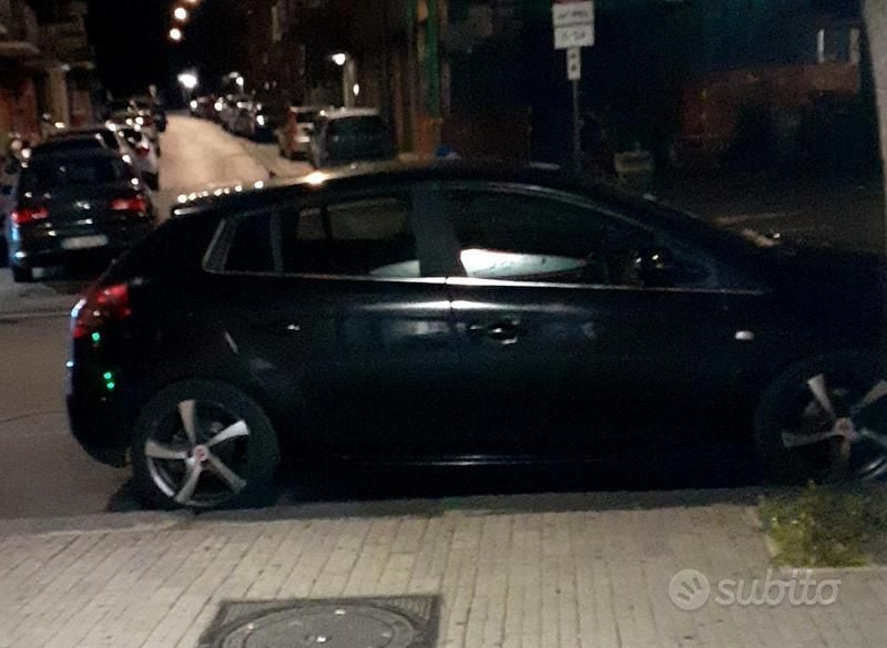 Nero Usata 2010 Fiat Bravo Sport Due volumi | 3000 € (Cara) - Immagine 1/4