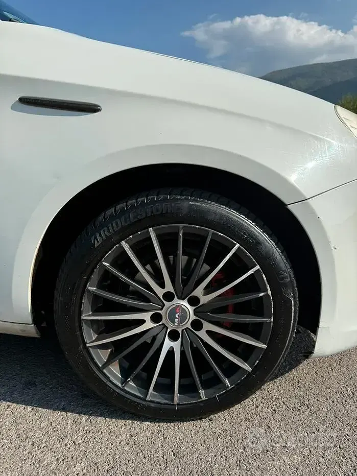Usata Alfa Romeo Giulietta Distinctive 105 CV (77 kW) 2011 Bianco Utilitaria