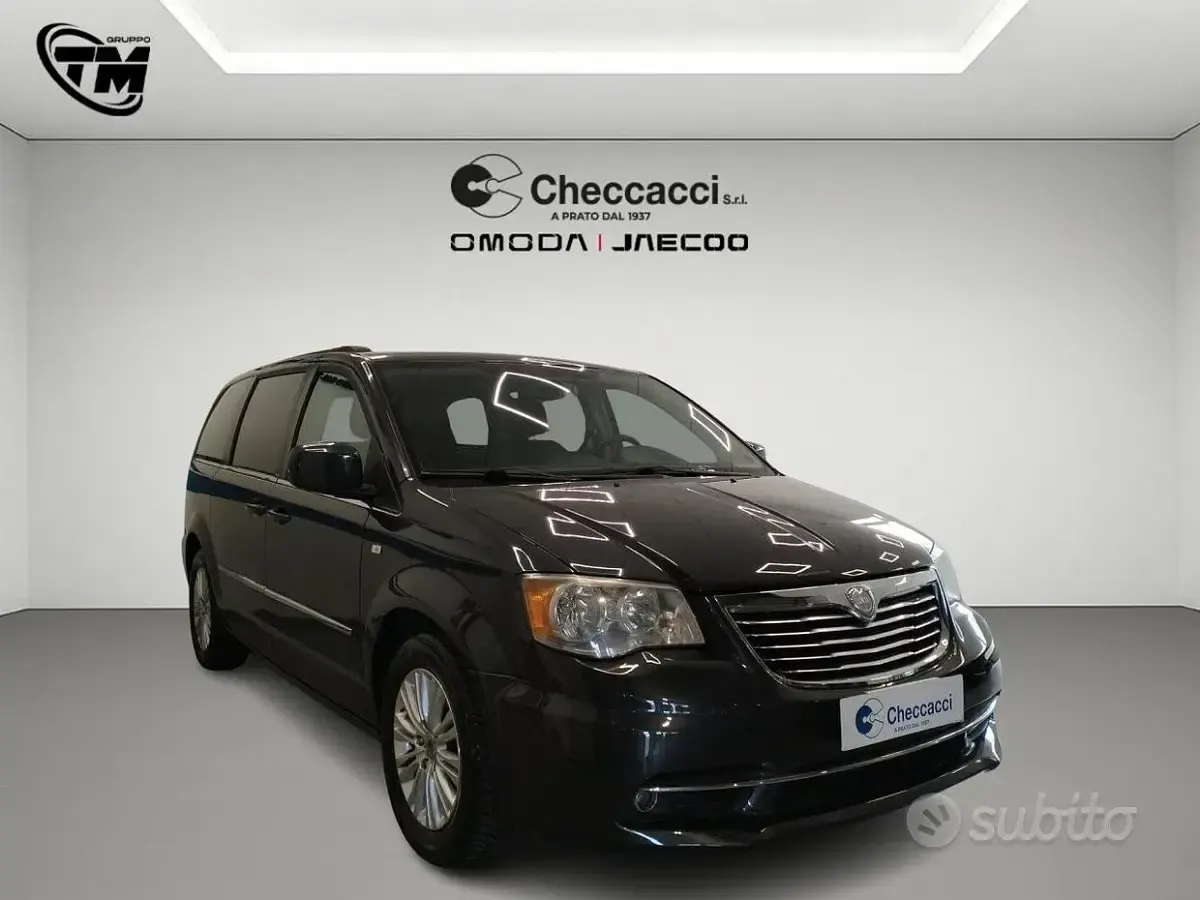 Usata Lancia Voyager Platinum 163 CV (119 kW) 2013 Grigio Monovolume