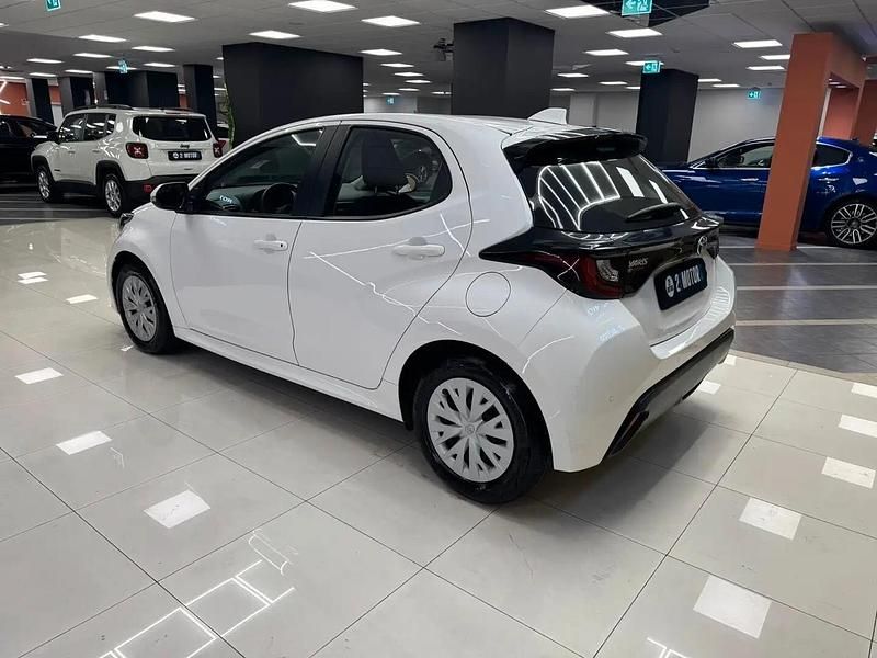 Usata Toyota Yaris Hybrid Trend 92 CV (67 kW) 2023 Bianco Berlina