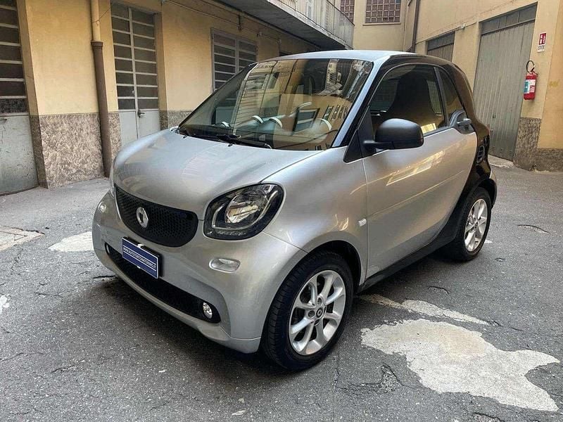Grigio Usata 2016 Smart ForTwo Coupé Utilitaria | 9900 € (Ottimo prezzo) - Immagine 1/4