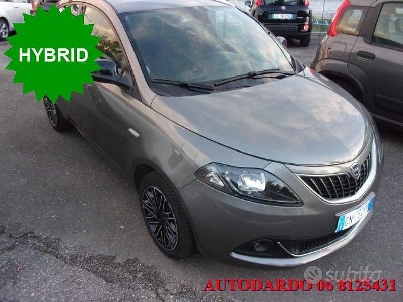 Usata Lancia Ypsilon Gold 69 CV (50 kW) 2023 Grigio Utilitaria