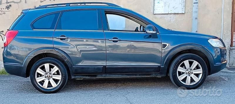 Usata Chevrolet Captiva 150 CV (110 kW) 2008 Blu/azzurro SUV