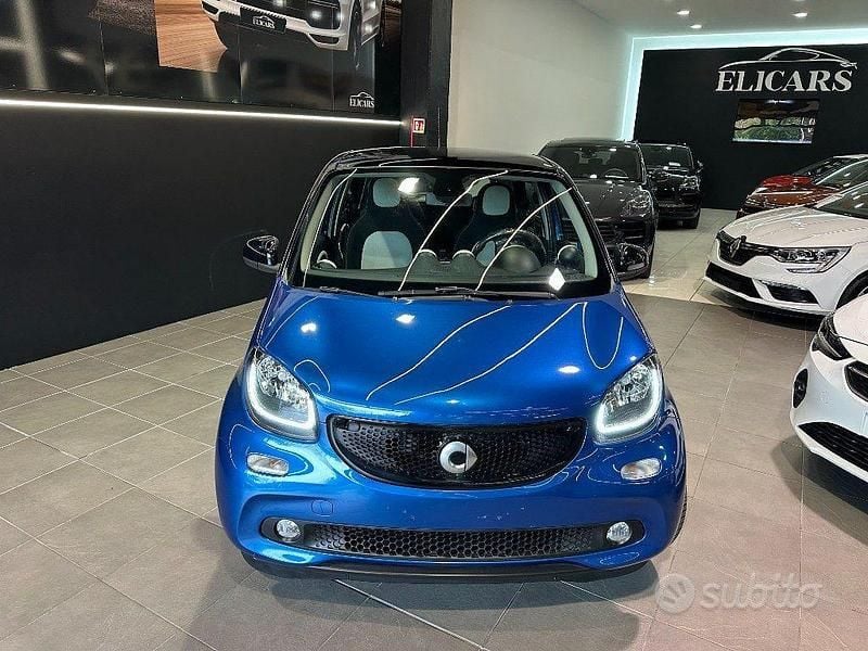 Begagnad Smart ForFour Passion 71 HK (52 kW) 2016 Blå Halvkombi