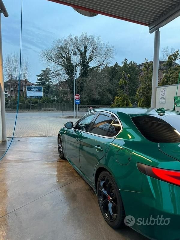 Usata Alfa Romeo Giulia 180 CV (132 kW) 2017 Verde Berlina