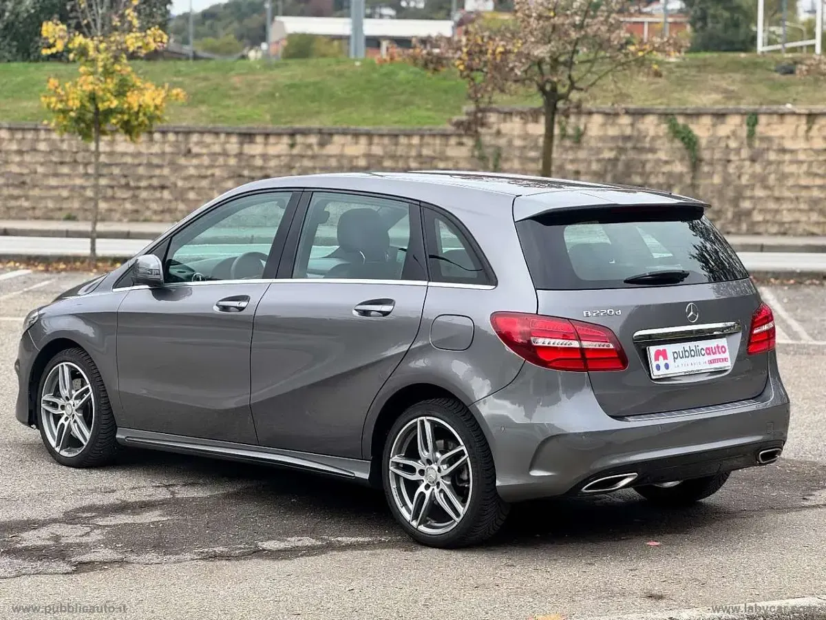 Usata Mercedes B220 Premium 177 CV (130 kW) 2016 Grigio Utilitaria
