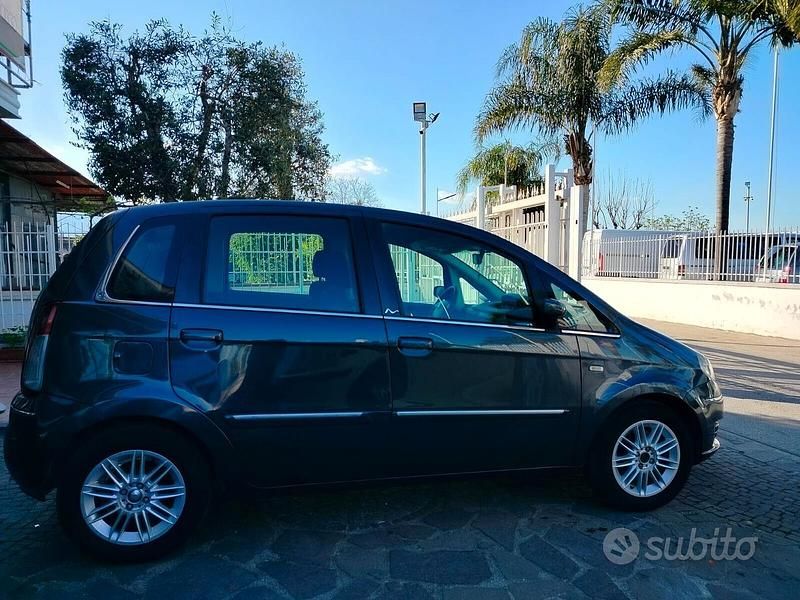 Usata Lancia Musa 89 CV (65 kW) 2009 Marrone Monovolume