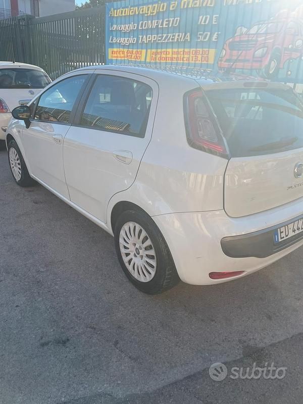 Bianco Usata 2010 Fiat Punto Due volumi | 2950 € (Buon prezzo) - Immagine 1/4