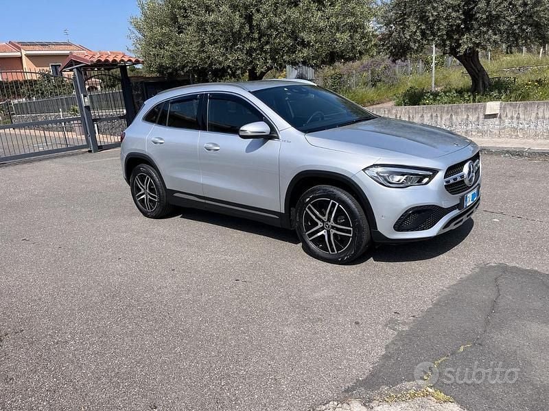 Usata Mercedes GLA200 Premium 163 CV (119 kW) 2021 Grigio SUV