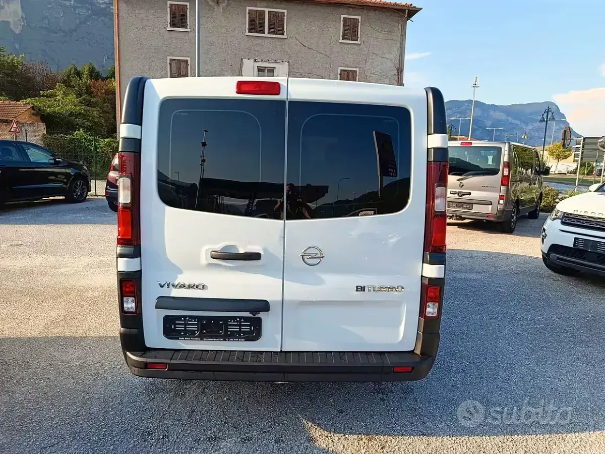 Usata Opel Vivaro 125 CV (91 kW) 2017 Bianco Monovolume