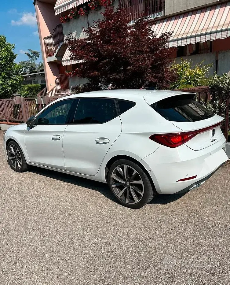 Usata Seat Leon FR 131 CV (96 kW) 2023 Bianco Berlina