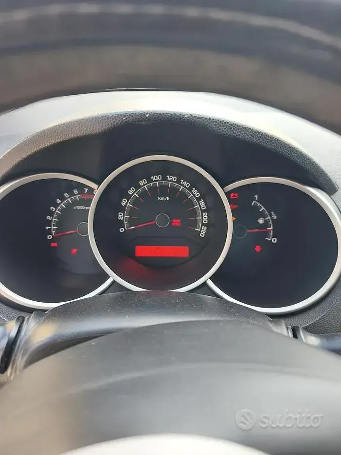 Usata Kia Venga 2010 Rosso Utilitaria