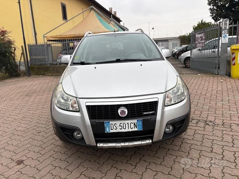 Usata Fiat Sedici 120 CV (88 kW) 2008 Grigio SUV