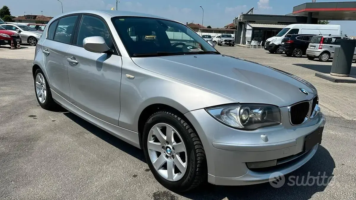 Usata BMW 118 Efficient Dynamics 143 CV (105 kW) 2011 Grigio Utilitaria