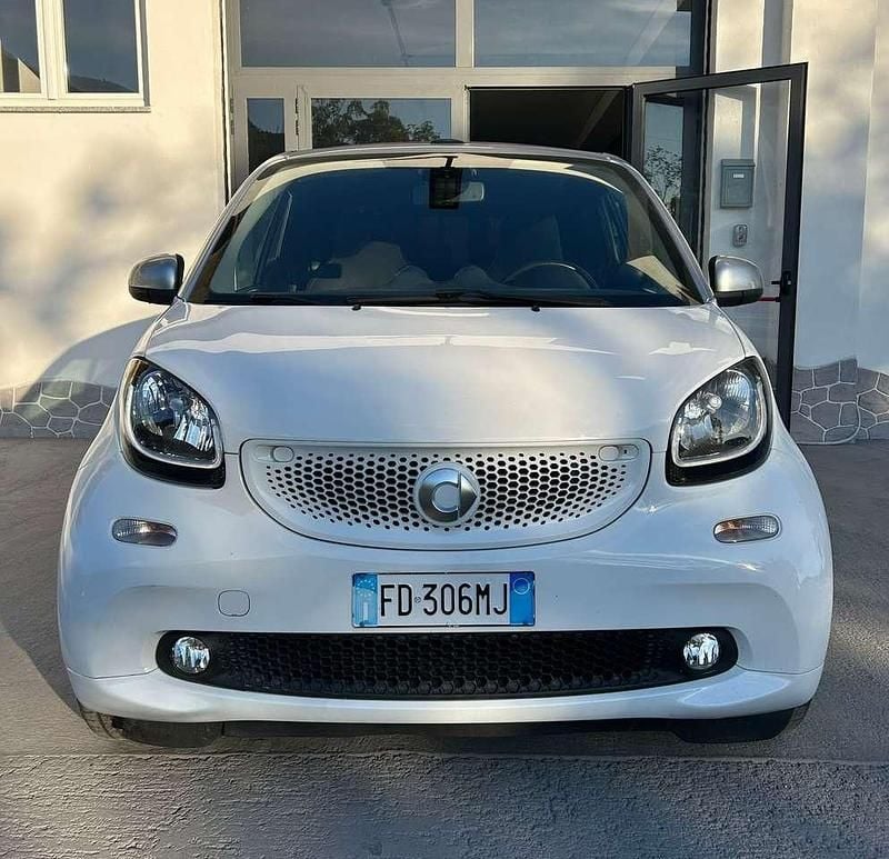 Begagnad Smart ForTwo Cabrio Passion 90 HK (66 kW) 2016 Vit Cab