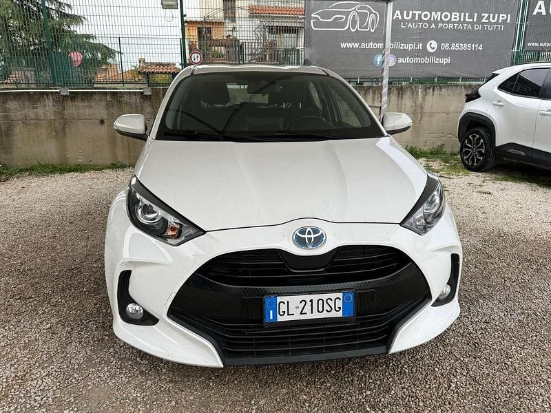 Usata Toyota Yaris Hybrid Active 92 CV (67 kW) 2022 Bianco Berlina
