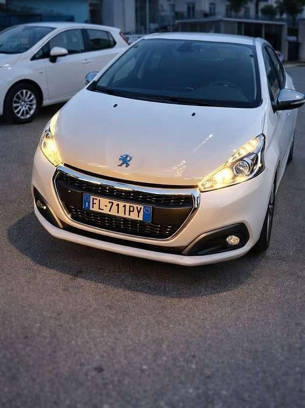 Usata Peugeot 208 Allure 99 CV (72 kW) 2017 Utilitaria