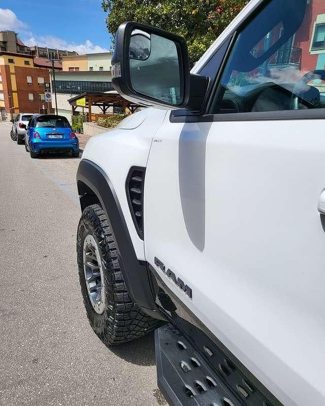 Usata Dodge Ram 711 CV (522 kW) 2022 Bianco Pick-up