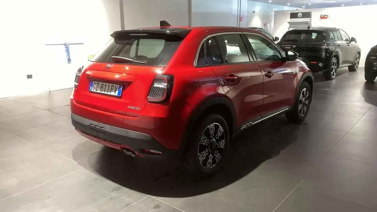 Usata Fiat 600 145 CV (106 kW) 2025 Rosso SUV