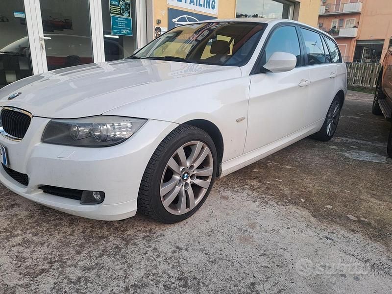 Usata BMW 318 143 CV (105 kW) 2011 Bianco Station wagon