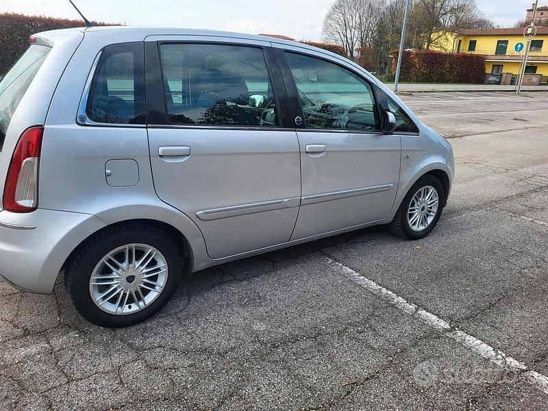 Usata Lancia Musa 77 CV (56 kW) 2010 Grigio Monovolume