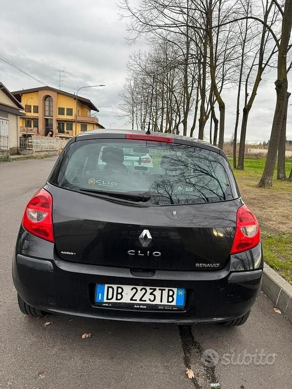 Usata Renault Clio II 98 CV (72 kW) 2006 Nero Berlina