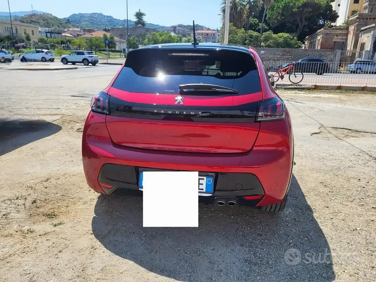 Usata Peugeot 208 GT 131 CV (96 kW) 2022 Rosso Utilitaria