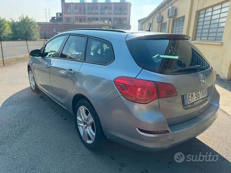 Usata Opel Astra 110 CV (80 kW) 2012 Grigio Station wagon