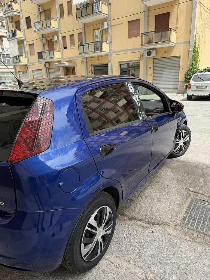Usata Fiat Grande Punto 90 CV (66 kW) 2009 Bluazzurro Utilitaria