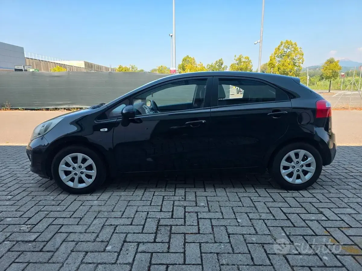 Usata Kia Rio Active 90 CV (66 kW) 2013 Nero Berlina