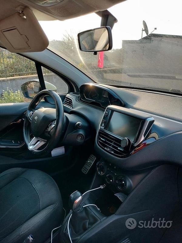Usata Peugeot 208 82 CV (60 kW) 2012 Bianco Utilitaria