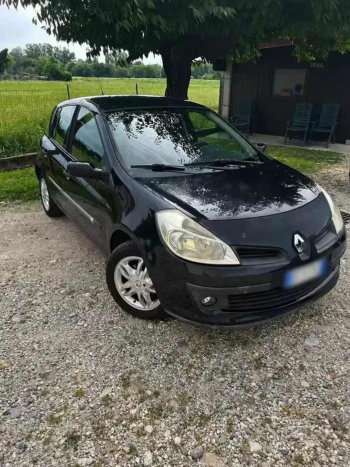 Usata Renault Clio II Dynamique 75 CV (55 kW) 2007 Nero Berlina