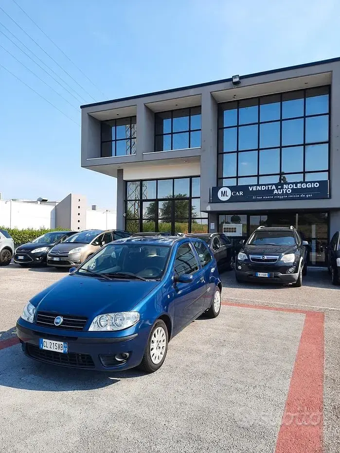 Usata Fiat Punto Dynamic 69 CV (50 kW) 2004 Utilitaria