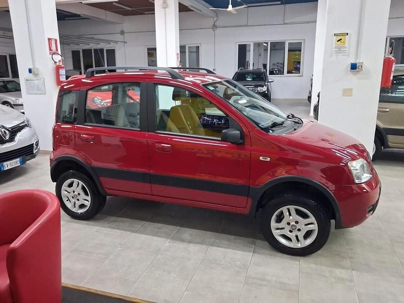 Usata Fiat Panda 4x4 Climbing 69 CV (50 kW) 2009 Rosso Utilitaria