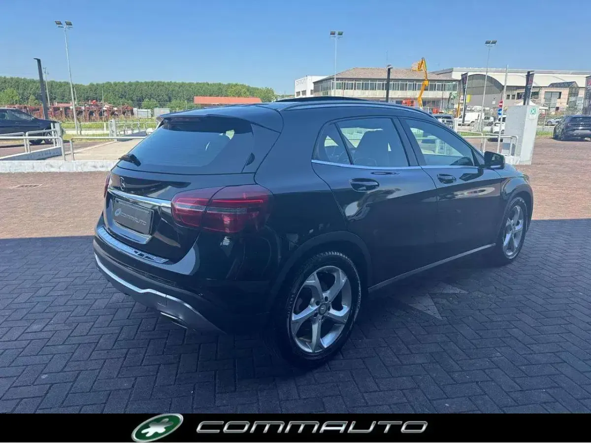 Usata Mercedes GLA200 136 CV (100 kW) 2017 Nero SUV