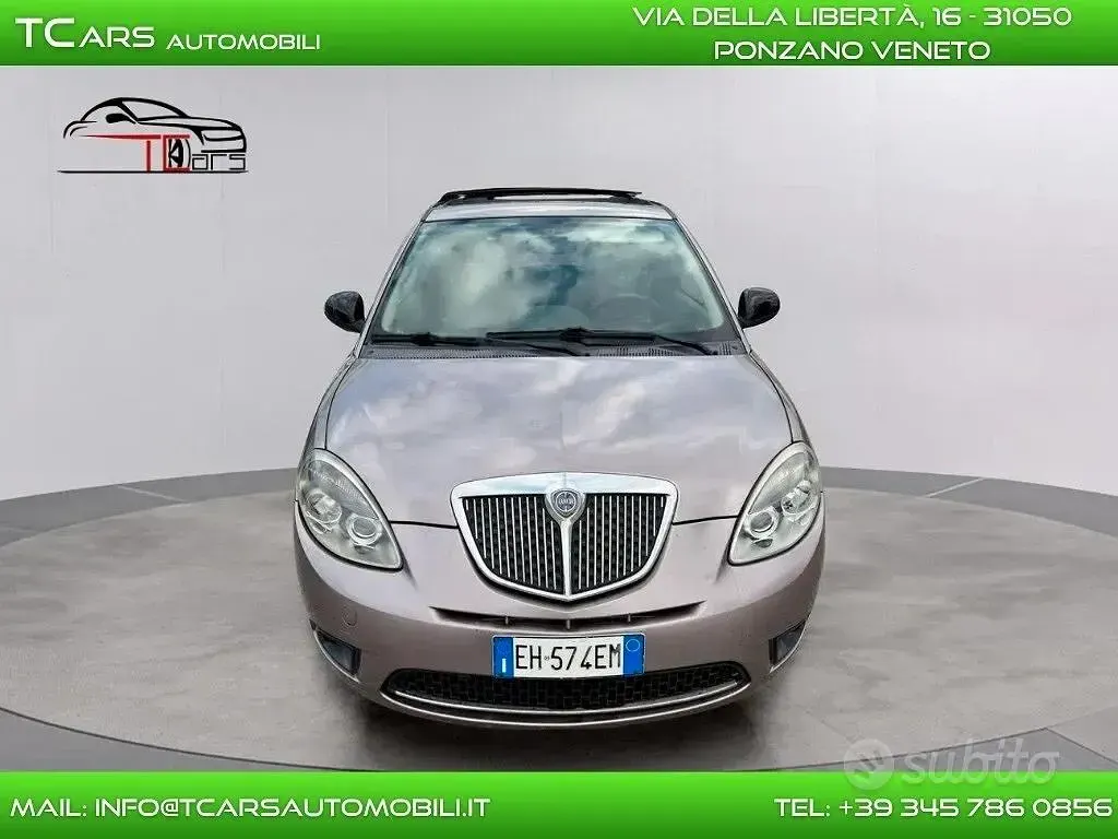 Usata Lancia Ypsilon 69 CV (50 kW) 2011 Viola Utilitaria