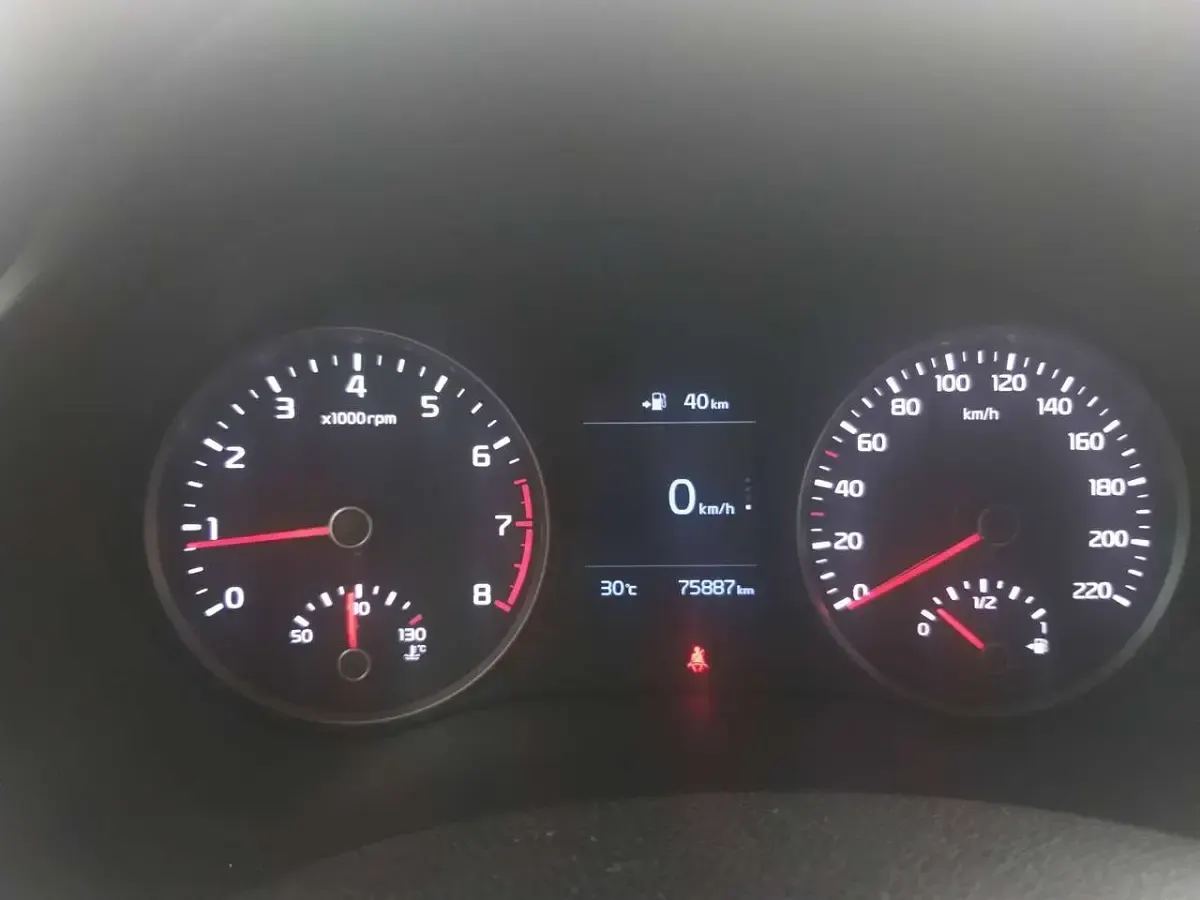 Usata Kia Rio 101 CV (74 kW) 2017 Grigio Berlina