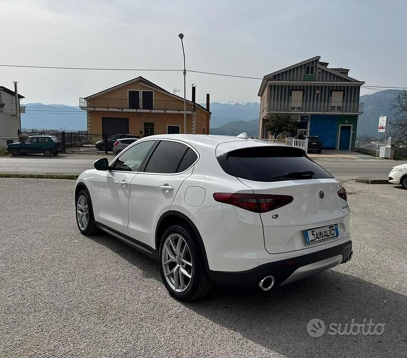 Begagnad Alfa Romeo Stelvio Executive 210 HK (154 kW) 2019 Vit SUV