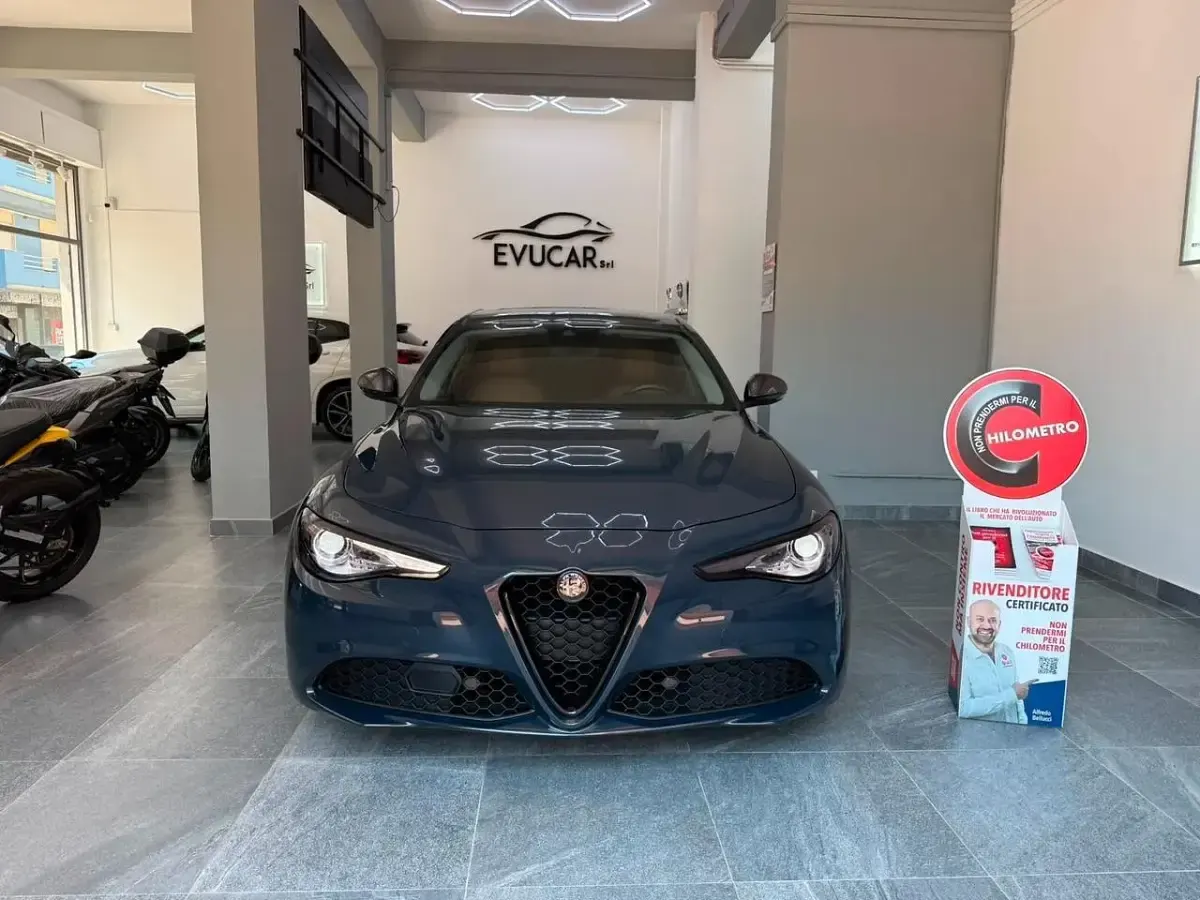 Usata Alfa Romeo Giulia Super 180 CV (132 kW) 2017 Grigio Berlina