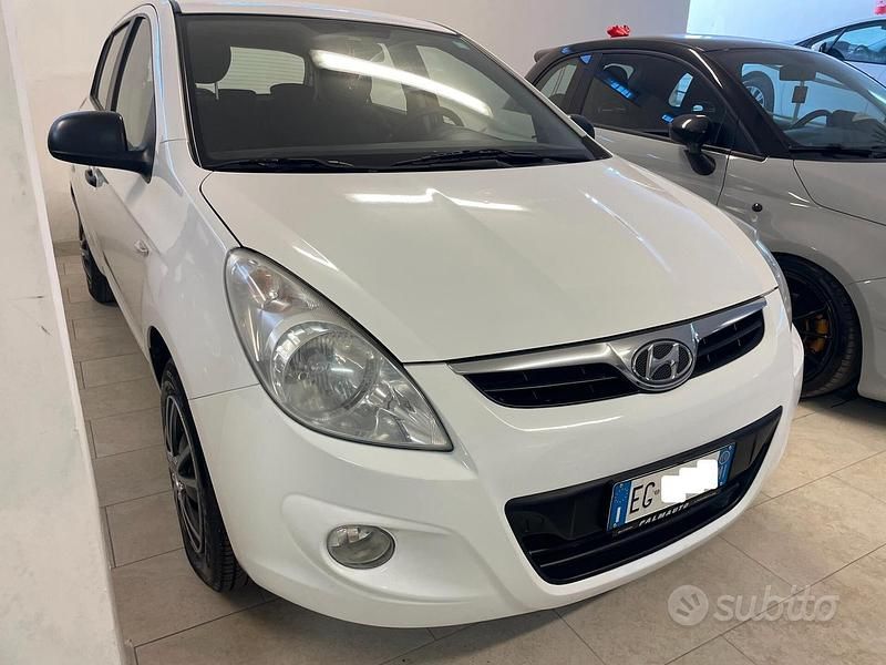 Usata Hyundai i20 Comfort 78 CV (57 kW) 2010 Bianco Berlina
