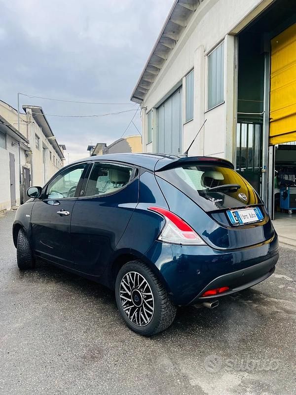 Usata Lancia Ypsilon 95 CV (69 kW) 2015 Utilitaria