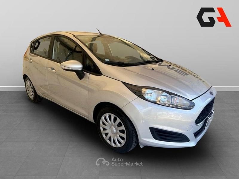Usata Ford Fiesta 75 CV (55 kW) 2017 Argento Berlina