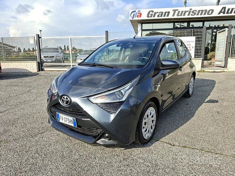 Usata Toyota Aygo X-play 72 CV (52 kW) 2019 Grigio Utilitaria
