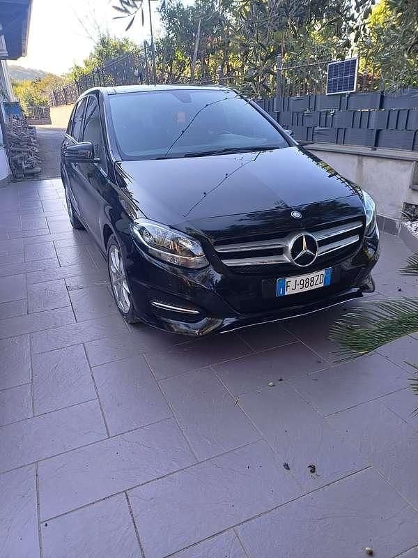 Usata Mercedes B180 109 CV (80 kW) 2015 Monovolume