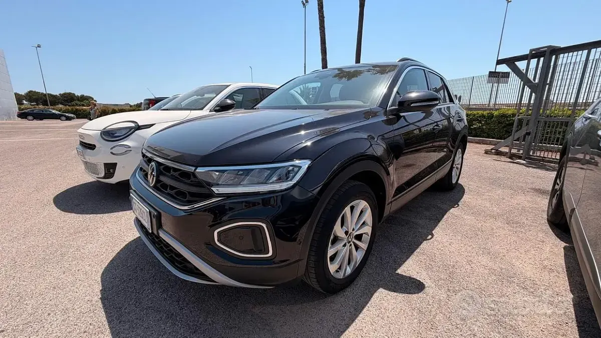 Usata VW T-Roc Style 110 CV (80 kW) 2024 Nero SUV