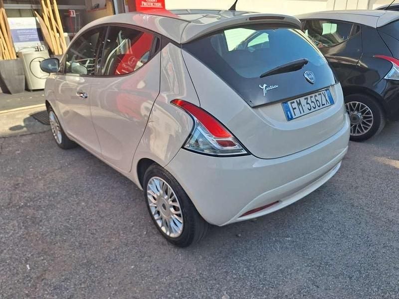 Usata Lancia Ypsilon 69 CV (50 kW) 2018 Beige Utilitaria