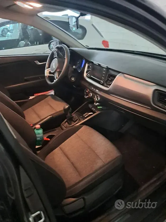 Usata Kia Stonic 100 CV (73 kW) 2018 Grigio SUV