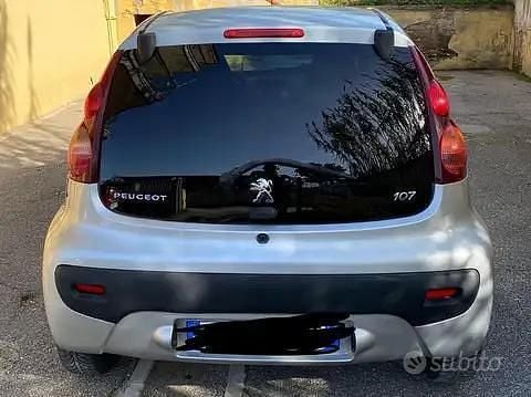 Usata Peugeot 107 Access 68 CV (50 kW) 2012 Grigio Utilitaria