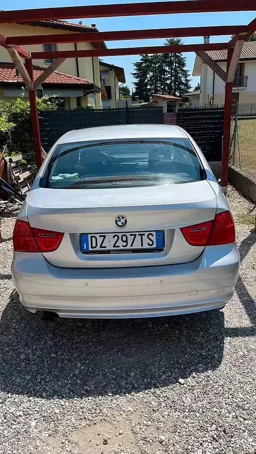 Usata BMW 318 143 CV (105 kW) 2010 Grigio Berlina