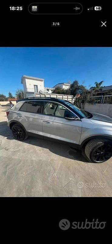 Usata VW T-Roc Sportline 110 CV (80 kW) 2023 Grigio SUV
